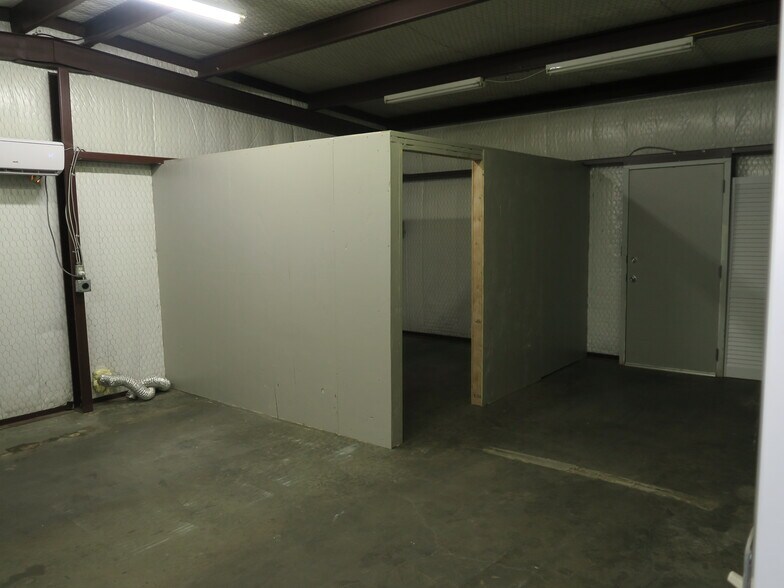 More Photos Of 2472 S Farm To Market Road 2869, Hawkins Freestanding For Sale