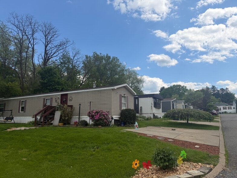 More Photos Of 1-21 Dinardo Mnr, Imperial Manufactured Housing Mobile Home Park For Sale