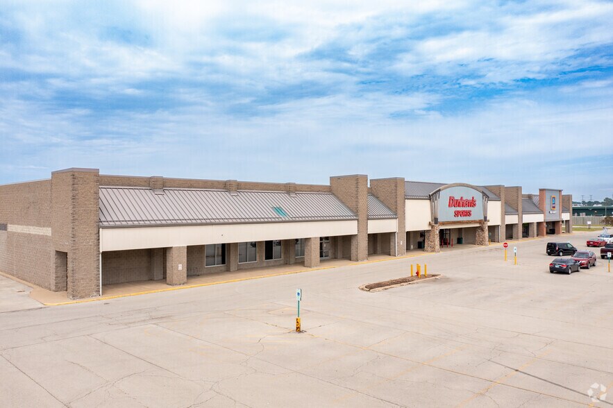 More Photos Of 3422-3564 Court St, Pekin Unknown For Lease