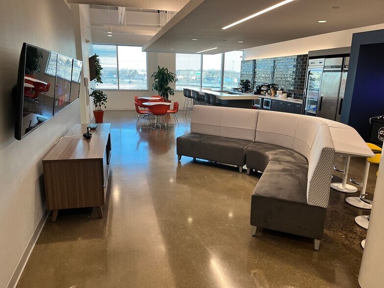 More Photos Of 6510 Telecom Dr, Indianapolis Office For Lease