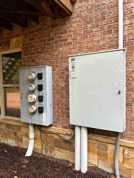 More Photos Of 2487 Cedarcrest Rd, Acworth Office For Lease