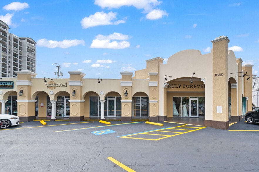 More Photos Of 1530 Dolphin St, Sarasota Storefront For Sale