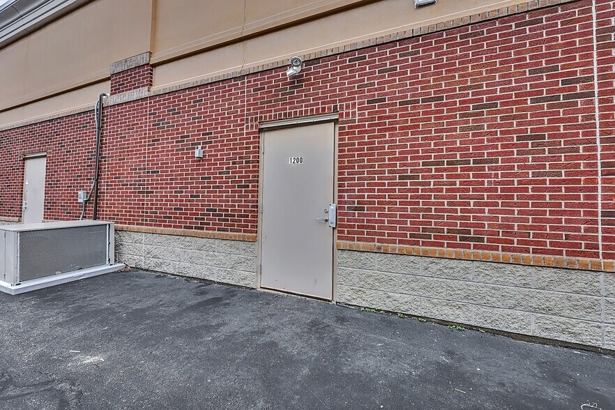 More Photos Of 1035 Vandercar Dr, Florence General Retail For Lease