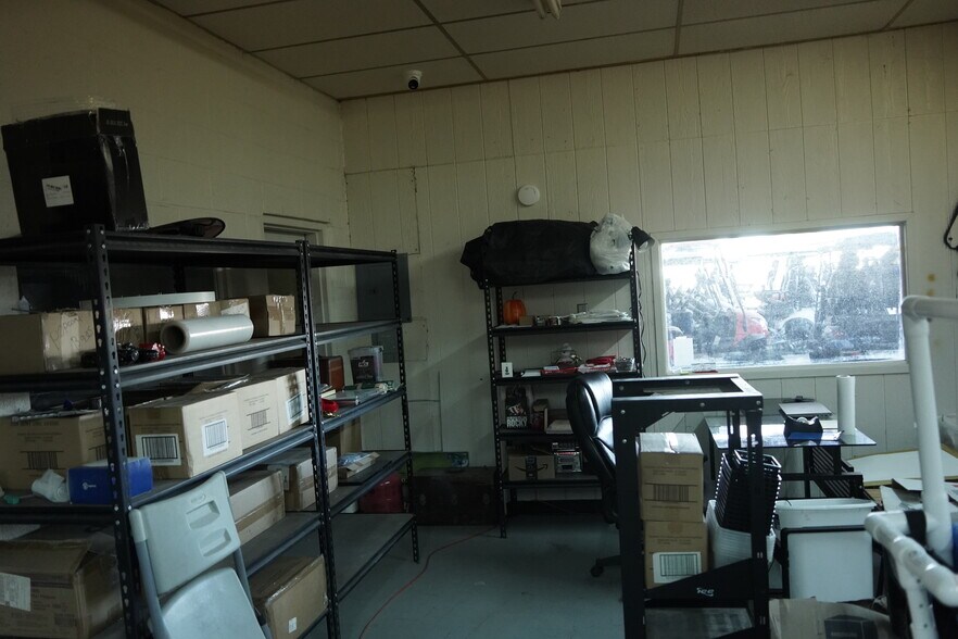 More Photos Of 215 N Main Ave, Big Lake Flex For Sale