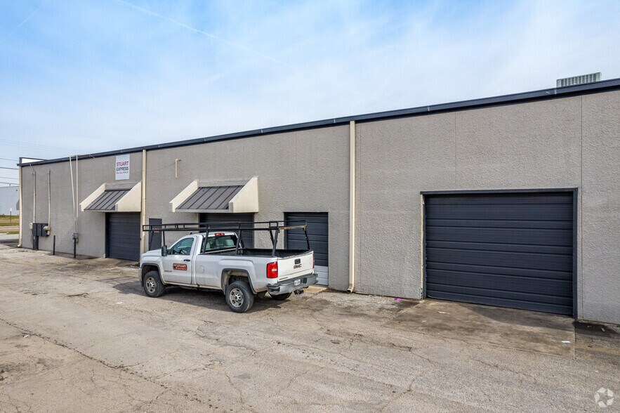 More Photos Of 2734 W Kingsley Rd, Garland Light Distribution For Lease
