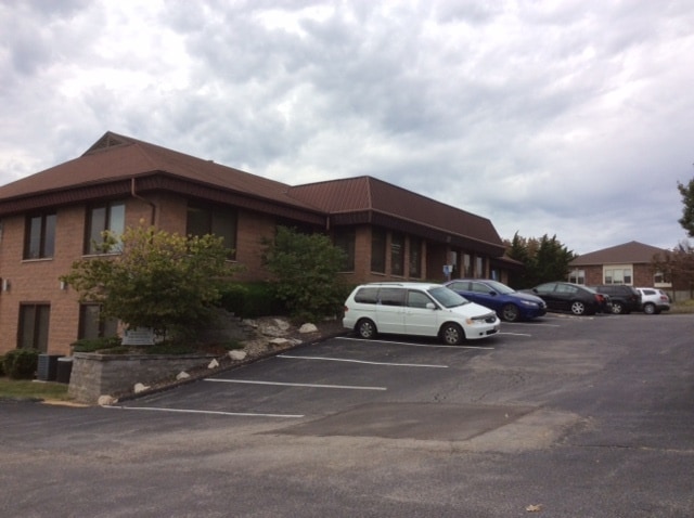More Photos Of 1811 Sherman Dr, Saint Charles Medical For Lease