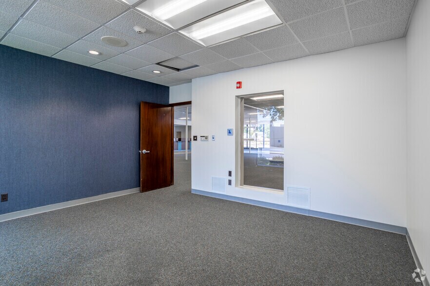 More Photos Of 3429 N Prospect Rd, Peoria Bank For Sale