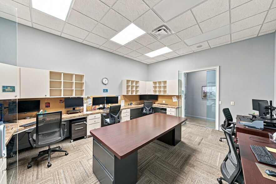 More Photos Of 4030 S Pipkin Rd, Lakeland Flex For Sale