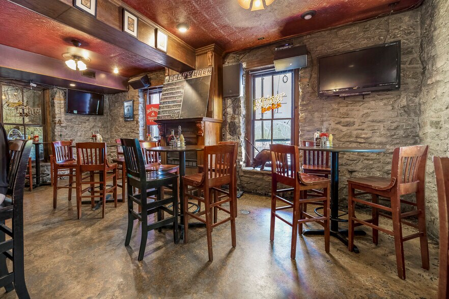 More Photos Of 82 Armstrong St, Eureka Springs Restaurant For Sale