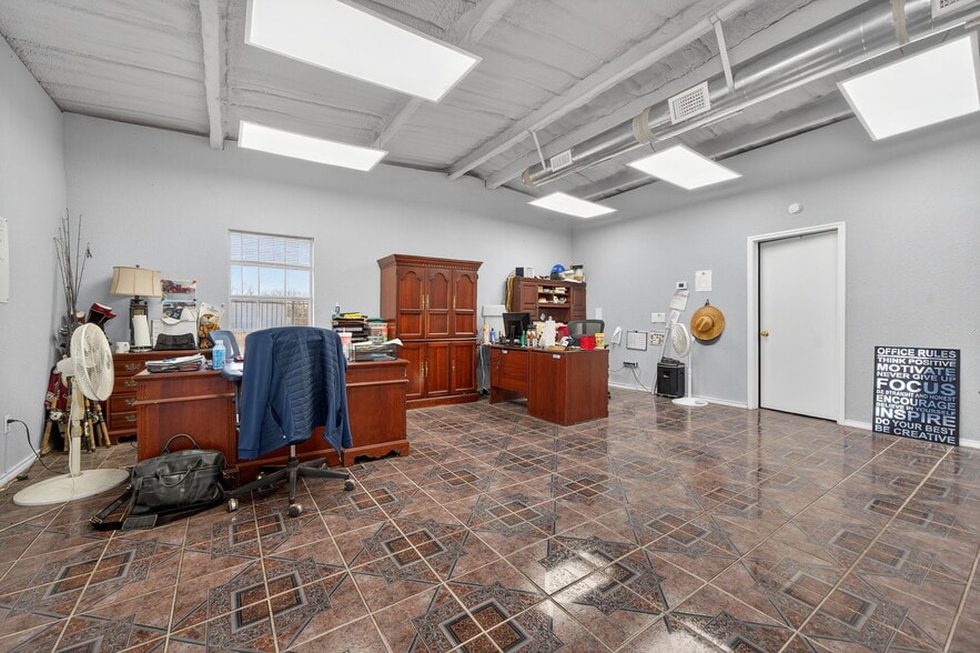 More Photos Of 15377 N Highway 34, Terrell Flex For Sale