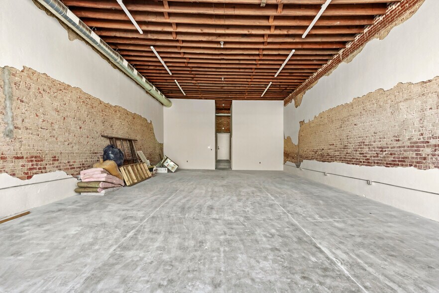 More Photos Of 214 E Rogers Blvd, Skiatook Storefront Retail Office For Sale