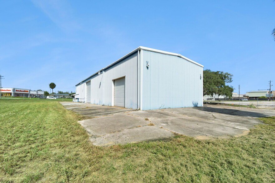 More Photos Of 11 W Magnolia St, Davenport Warehouse For Sale
