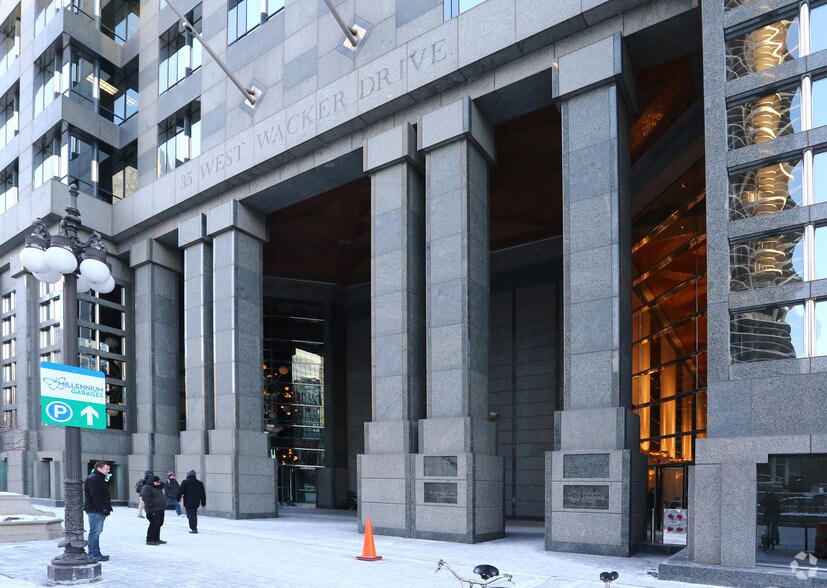 More Photos Of 35 W Wacker Dr, Chicago Office For Lease