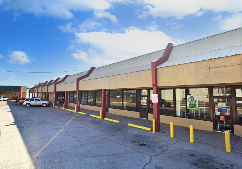 Primary Photo Of 107 E Grant St, Roma General Retail For Lease