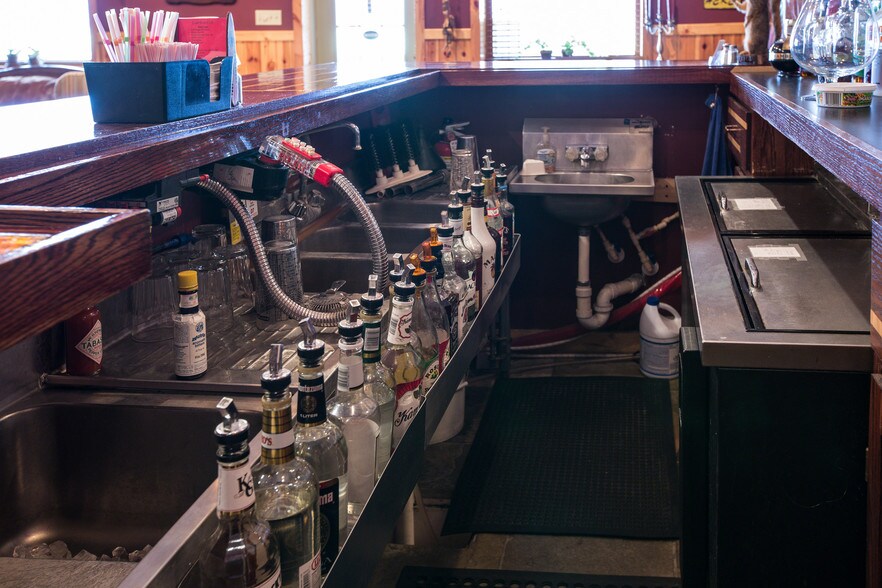 More Photos Of 8079 State Road 259, Lost City Restaurant For Sale