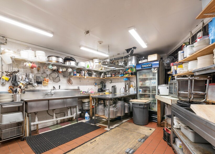 More Photos Of 611 Summit Ave, Union City Storefront Retail Residential For Sale