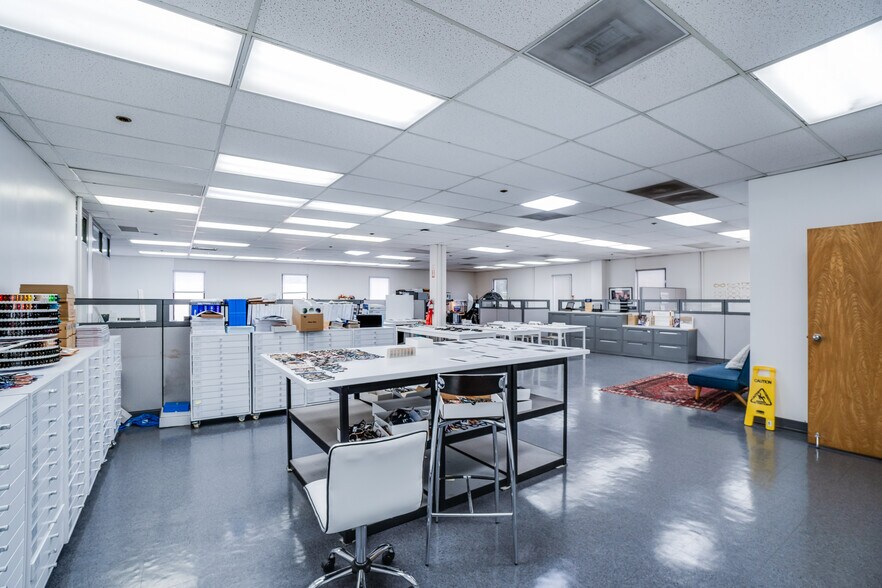 More Photos Of 10941 La Tuna Cyn, Sun Valley Warehouse For Lease