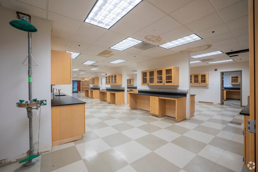 More Photos Of 355 N Wiget Ln, Walnut Creek Office For Sale