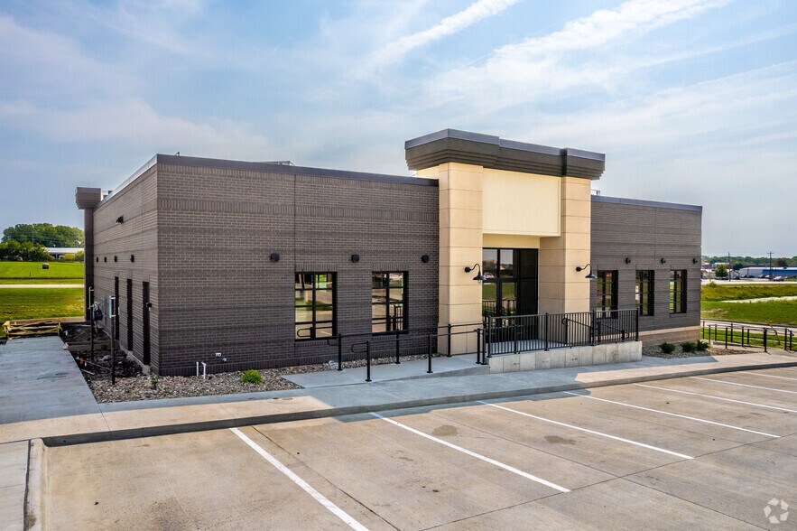 More Photos Of 1510 S Ankeny Blvd, Ankeny Unknown For Lease