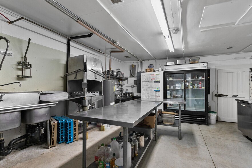 More Photos Of 1027 S Main St, Oshkosh Restaurant For Sale