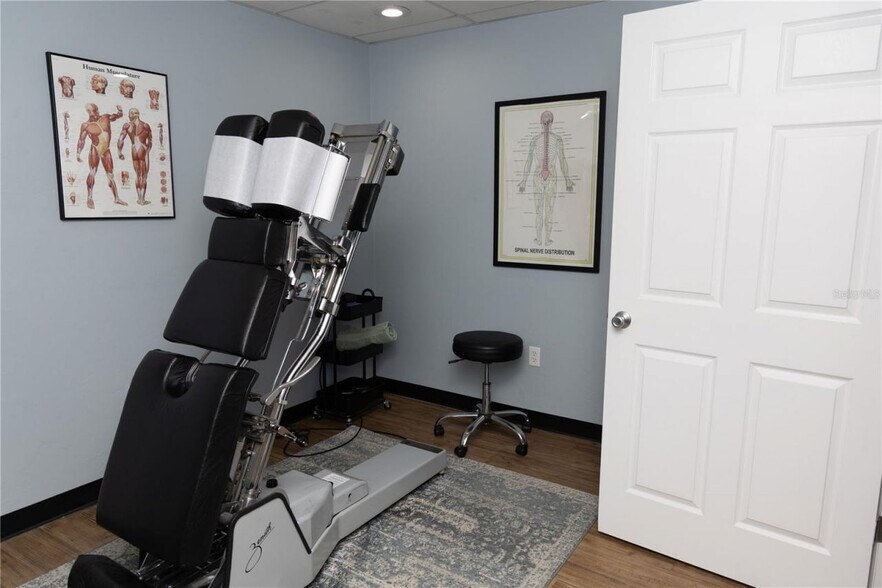 More Photos Of 15043 Main St, Alachua Showroom For Sale