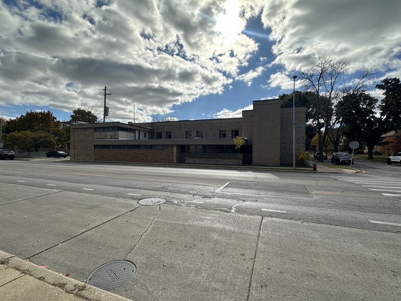 Primary Photo Of 3090 N 53rd St, Milwaukee Office For Sale