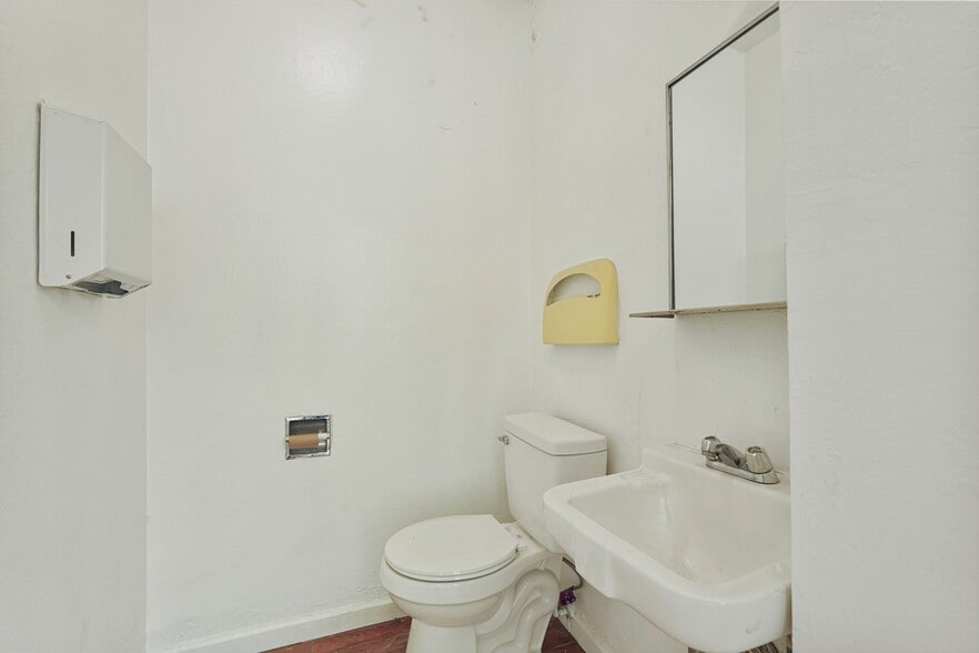 More Photos Of 512 W Harding Way, Stockton Medical For Sale