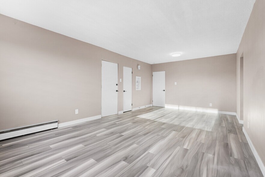 More Photos Of 1624 26 Av SW, Calgary Apartments For Sale