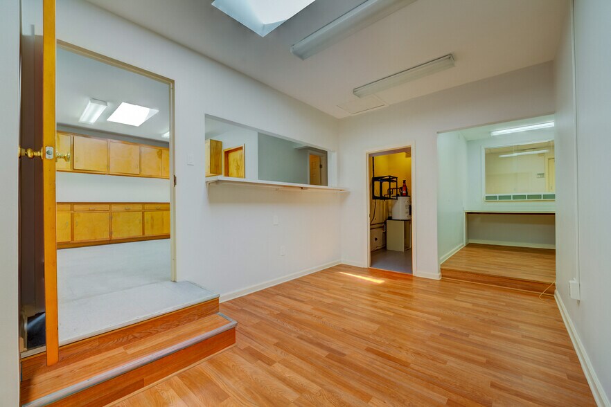 More Photos Of 4410 74th Ave, Hyattsville Medical For Lease