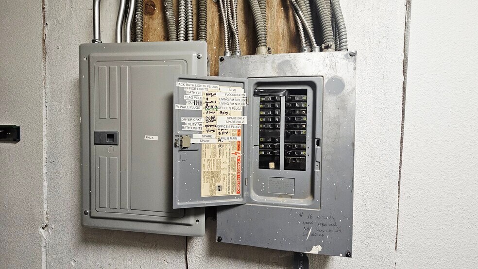 More Photos Of 306-308 Roberts Ln, Bakersfield Storefront Retail Residential For Sale