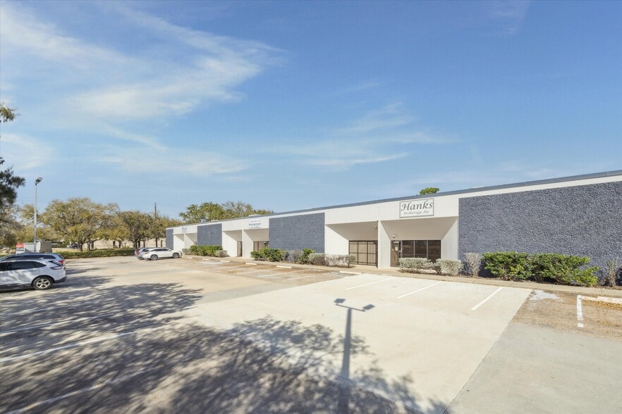 More Photos Of 1656-1660 Townhurst Dr, Houston Warehouse For Lease