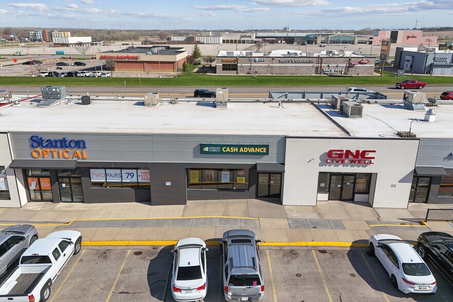 More Photos Of 1505-1527 E San Marnan Dr, Waterloo Unknown For Lease