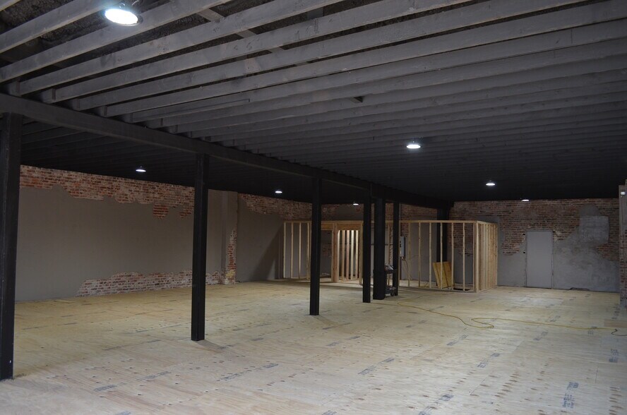 More Photos Of 100 E Main St, Murray Freestanding For Sale