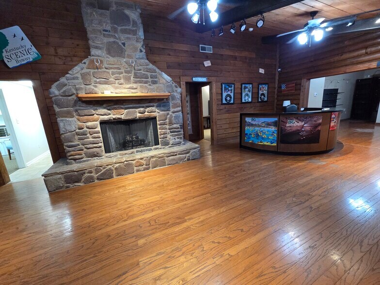 More Photos Of 352 Three Springs Rd, Bowling Green Office For Sale