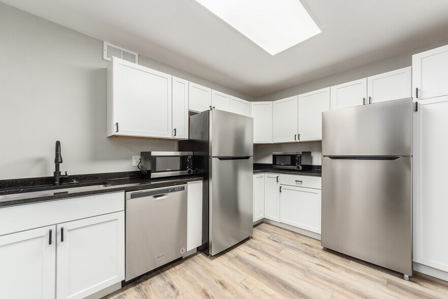 More Photos Of 1251 W Broad St, Columbus Storefront Retail Office For Sale