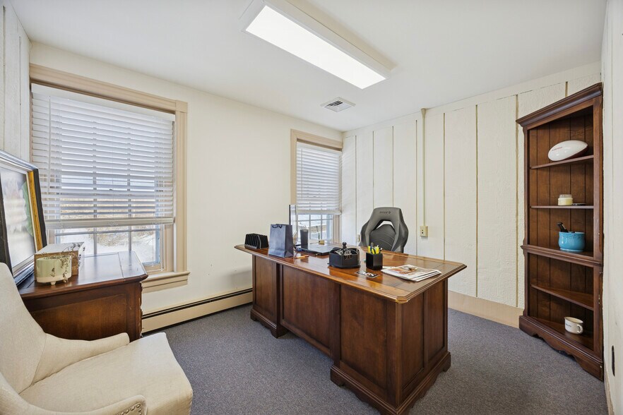 More Photos Of 46 Hilltown Pike, Line Lexington Office For Sale