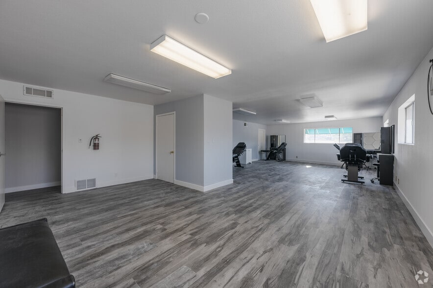 More Photos Of 10-18 W Pacific Ave, Henderson Storefront Retail Office For Sale