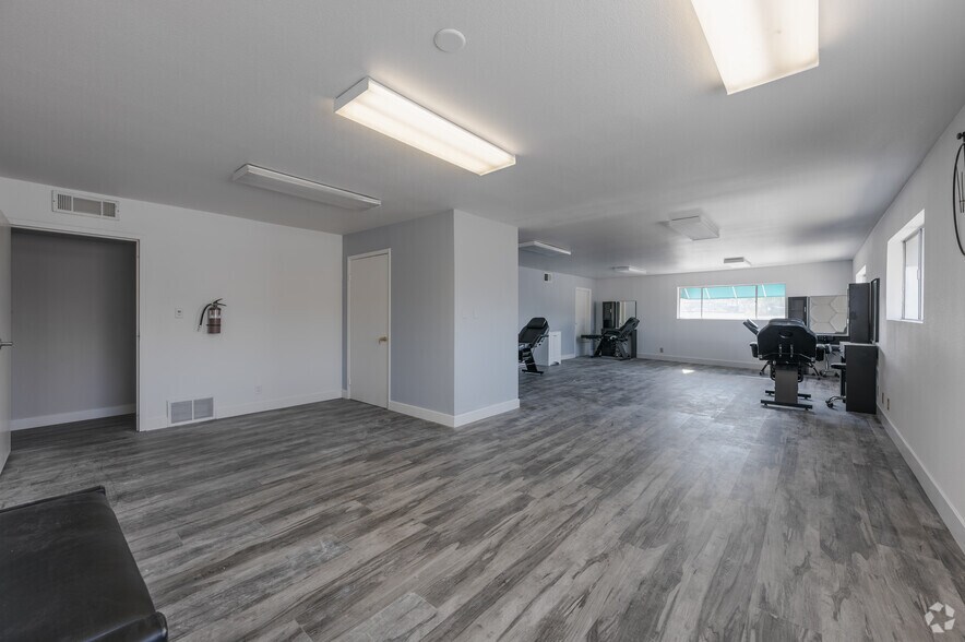 More Photos Of 10-18 W Pacific Ave, Henderson Storefront Retail Office For Sale