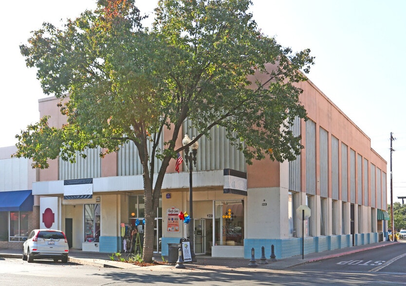More Photos Of 125-129 N Main St, Porterville Storefront Retail Office For Lease