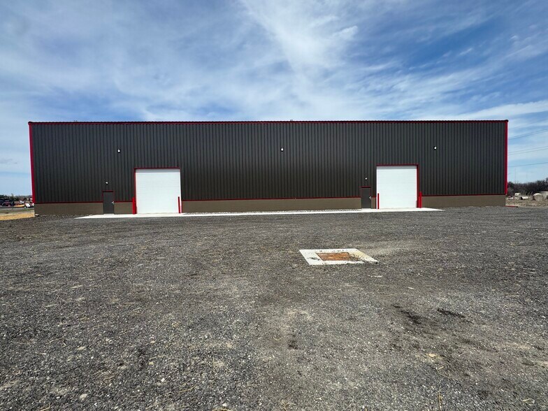 More Photos Of 2710 Diesel Park Dr, Saginaw Manufacturing For Lease