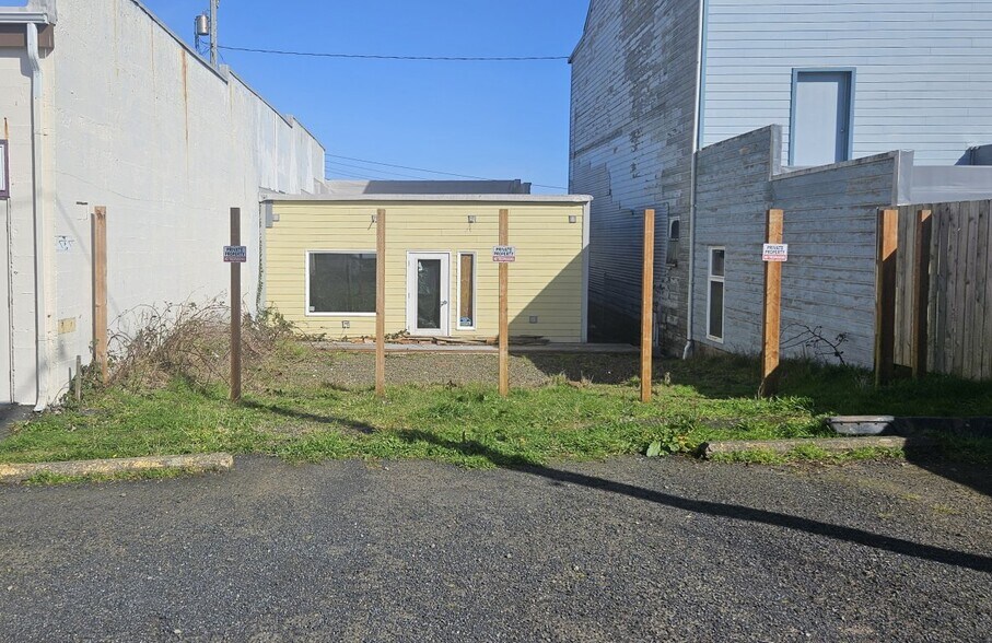 More Photos Of 714 SW Hurbert St, Newport General Retail For Sale