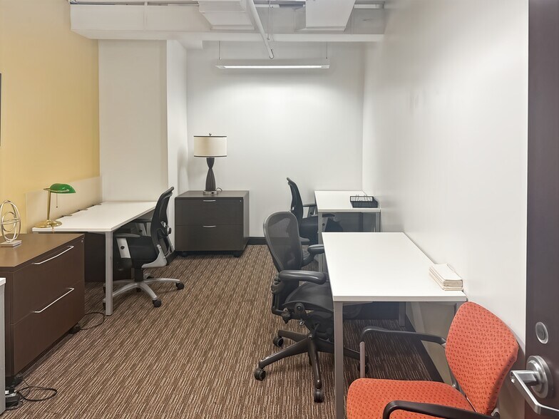 More Photos Of 57 W 57th St, New York Coworking Space