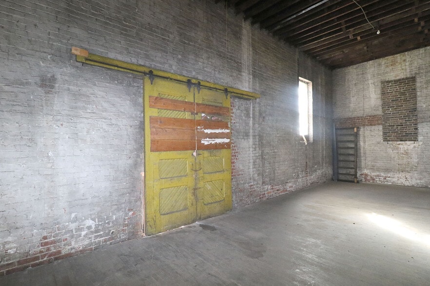 More Photos Of 312 N 7th St, Steubenville Warehouse For Sale