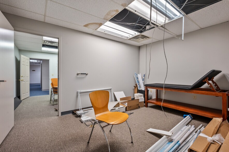 More Photos Of 12300 PERRY Hwy, Wexford Medical For Lease