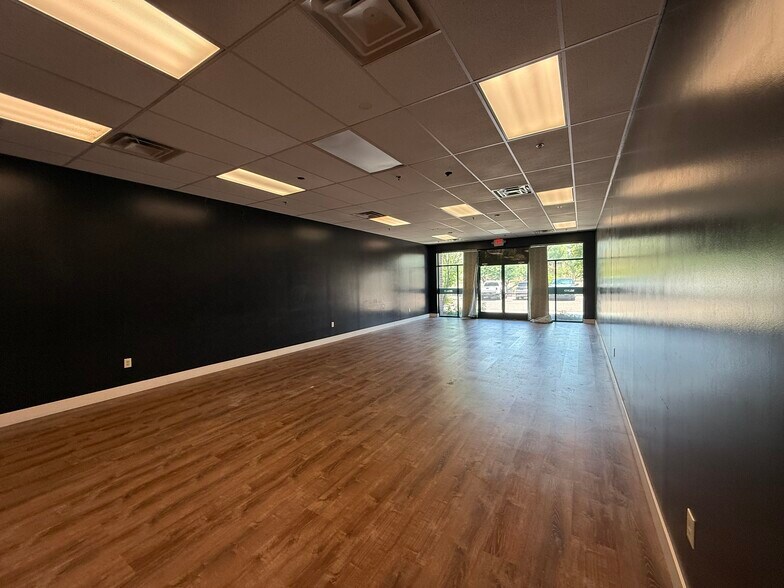 More Photos Of 1655 W Chandler Blvd, Chandler Storefront Retail Office For Lease