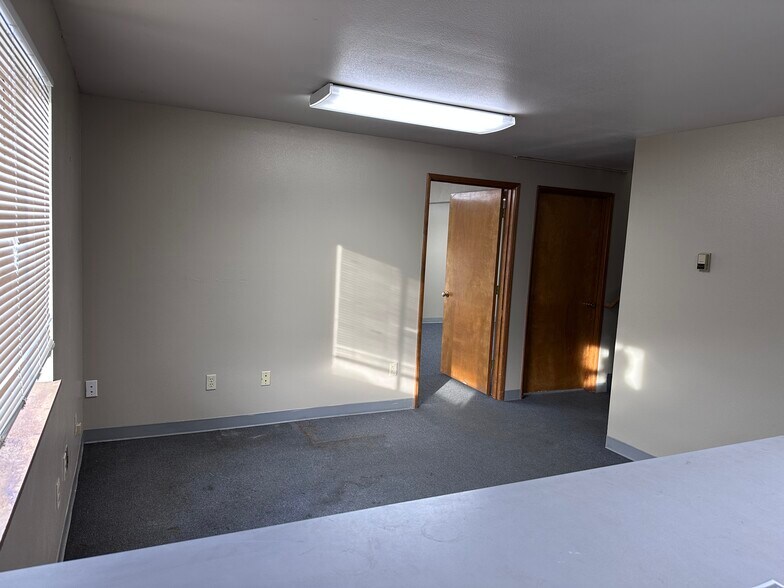 More Photos Of 32054 Old Highway 34, Tangent Warehouse For Lease