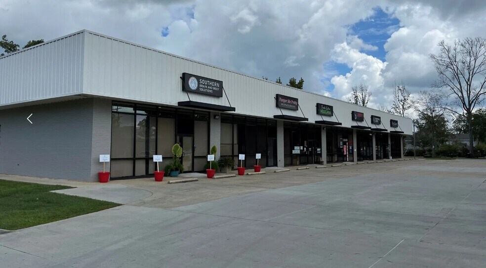 More Photos Of 2201 11th St, Mandeville Storefront Retail Office For Lease