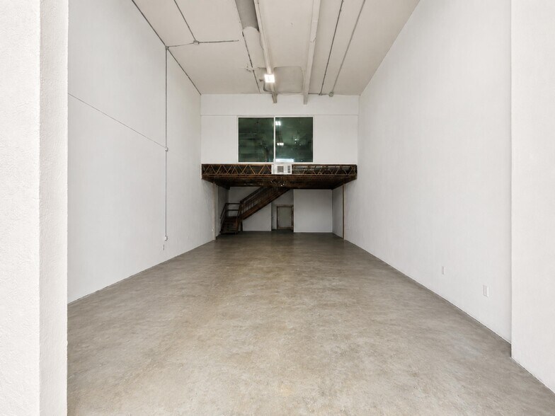 More Photos Of 1209 Gateway Rdg, Lake Park Warehouse For Sale