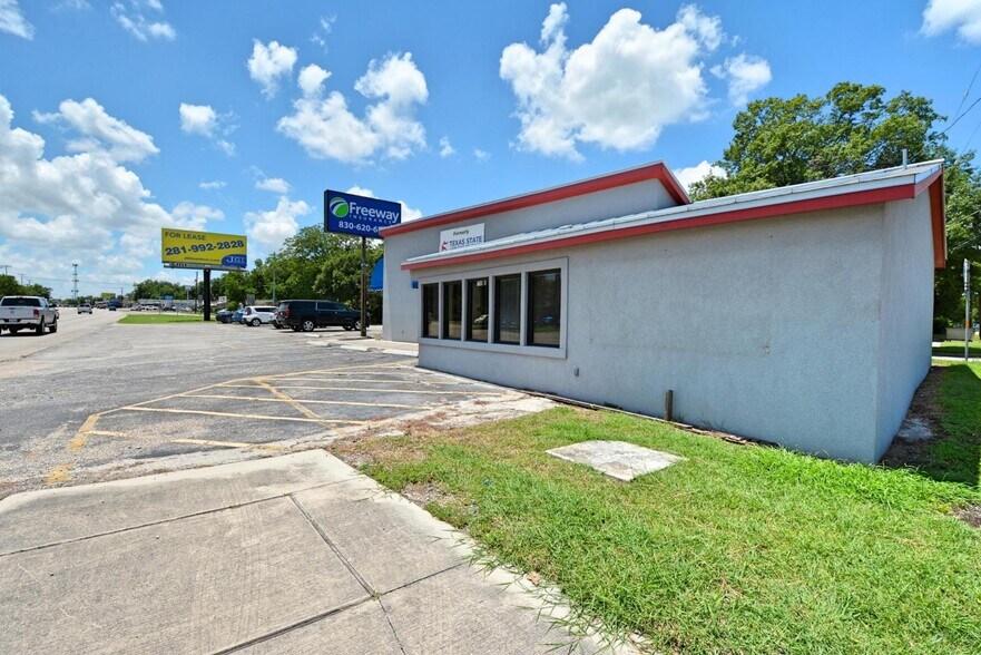 More Photos Of 708 S Interstate 35 Business Loop, New Braunfels Office For Lease