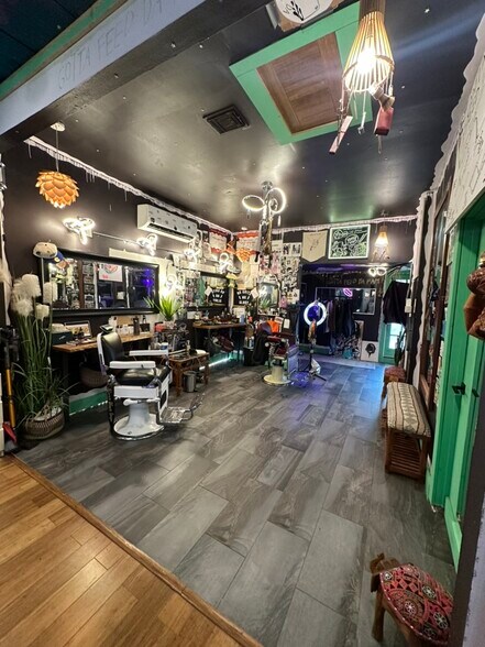 More Photos Of 304 S Lockwood Dr, Houston Storefront Retail Office For Lease